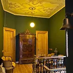 מלון Vasilikon 1888 The Past Is Present Historical Preservation Monument קלמאטה
